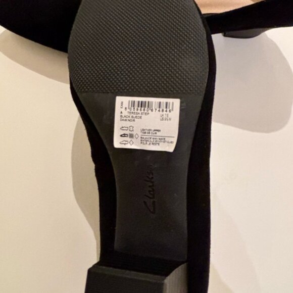 Clark's Black Suede Low Pumps 9.5 W - Picture 2 of 4